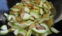 梦见吃生角瓜,探寻吃生角瓜的神秘寓意