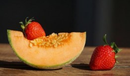 吃哈密瓜能吃螃蟹吗,美味搭配还是禁忌组合？