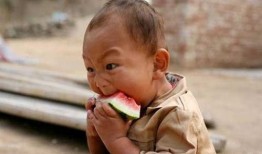 孩子吃瓜搞笑段子