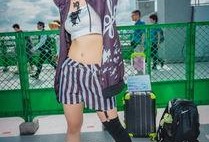 漫展小孩cos吃瓜,萌态十足引围观