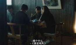 吃瓜喝酒看戏,吃瓜、喝酒、看戏，尽享人间烟火气