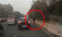 碰瓷吃瓜群众,吃瓜群众围观，真相究竟如何？