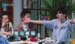 最新吃瓜打架事件,明星互撕，真相揭秘！