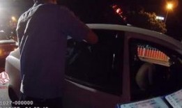 司机红灯吃瓜,司机与瓜果的奇妙邂逅